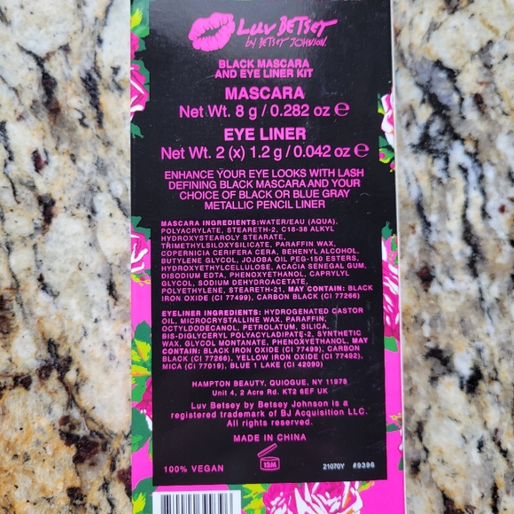 Betsey Johnson Mascara & Eyeliner kit and eyeshadow pallette BNIB DUO - Picture 2 of 12